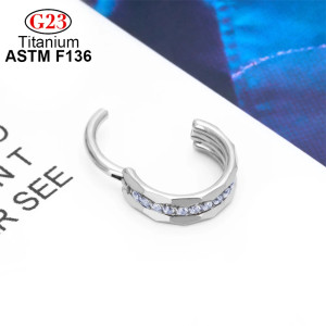 Кольцо сегментное 1,2 мм кликер тройное. Титан, кристаллы. HSEGTA032