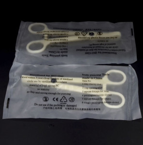 Зажим для пирсинга акриловый в стерильной упаковке. Для септума/трагуса прямой. CLM03