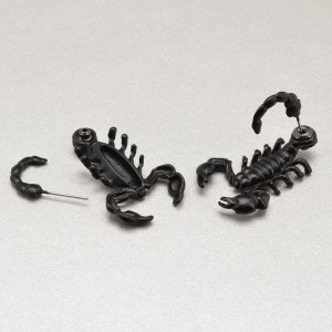Серьга-кафф Скорпион, черная. EC0236