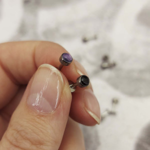 Интернал-лабрета 1,2 мм. Титан, вставка - черный оникс 4 мм. LBICST0714