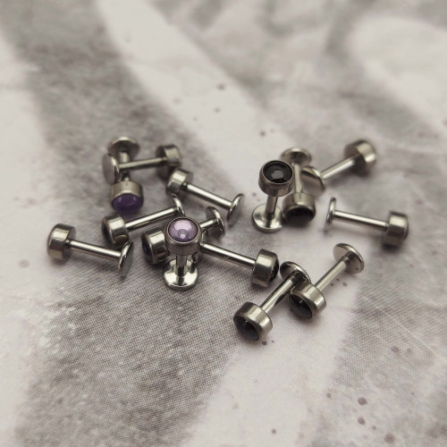 Интернал-лабрета 1,2 мм. Титан, вставка - аметист 4 мм. LBICST0712