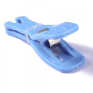 Зажим для пирсинга акриловый голубой. Треугольный открытый. CLMS02